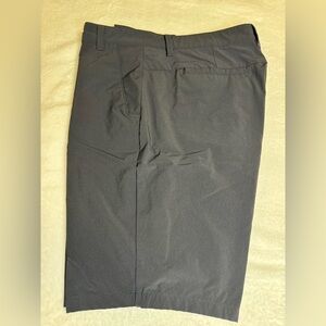 Oakley Men’s  36" Waist Black Casual & Dressy Flat Front Board Shorts. EUC!